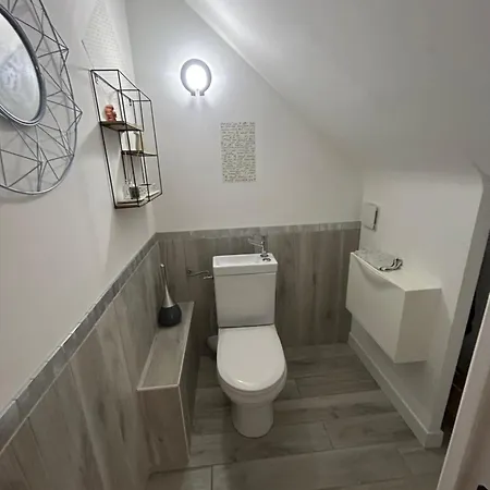 Holiday home Maison Spacieuse Proche Du Canal De Nantes A Brest