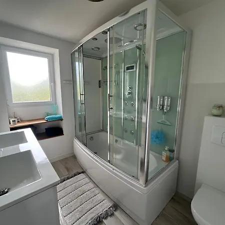 Maison Spacieuse Proche Du Canal De Nantes A Brest Holiday home *