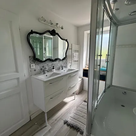 Maison Spacieuse Proche Du Canal De Nantes A Brest Holiday home *