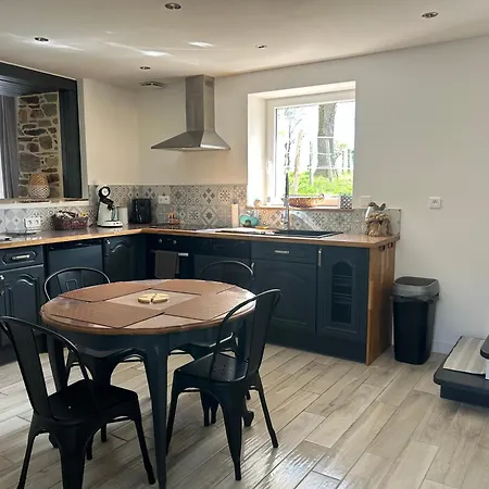 Maison Spacieuse Proche Du Canal De Nantes A Brest Holiday home Plesse
