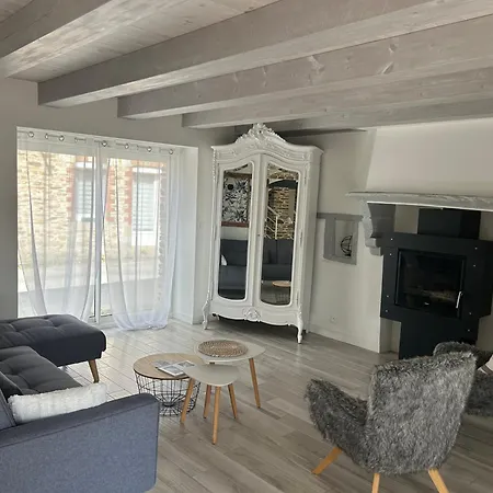 Holiday home Maison Spacieuse Proche Du Canal De Nantes A Brest