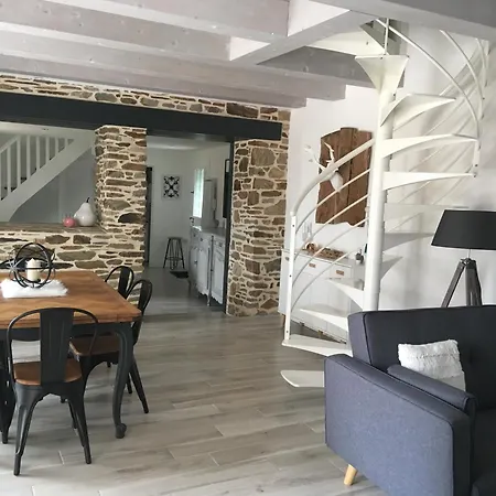 Maison Spacieuse Proche Du Canal De Nantes A Brest - Guenrouet Prázdninový dům Plessé