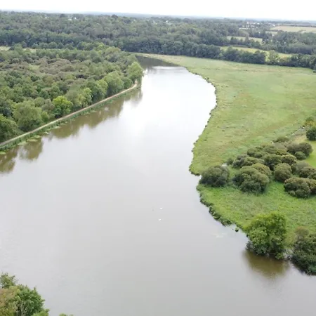 Maison Spacieuse Proche Du Canal De Nantes A Brest Holiday home Plesse