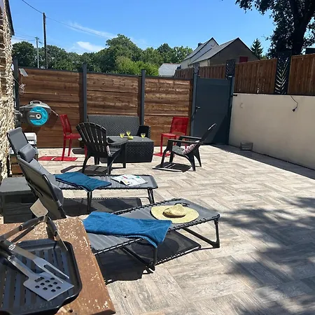 Maison Spacieuse Proche Du Canal De Nantes A Brest Holiday home Plesse